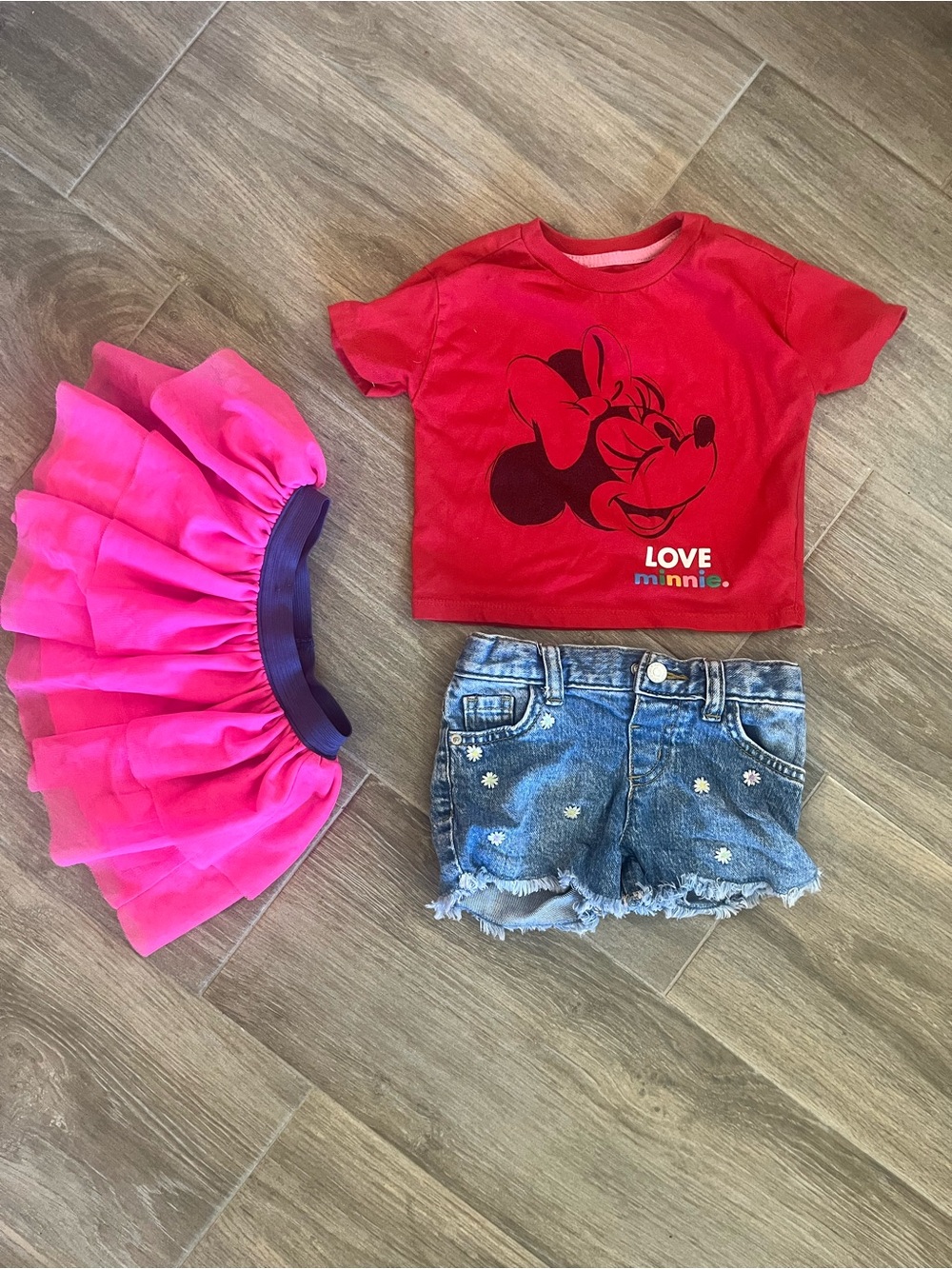 Red Minnie Graphic Tee with Hot Pink Tulle Skirt and Jean shorts with daisys